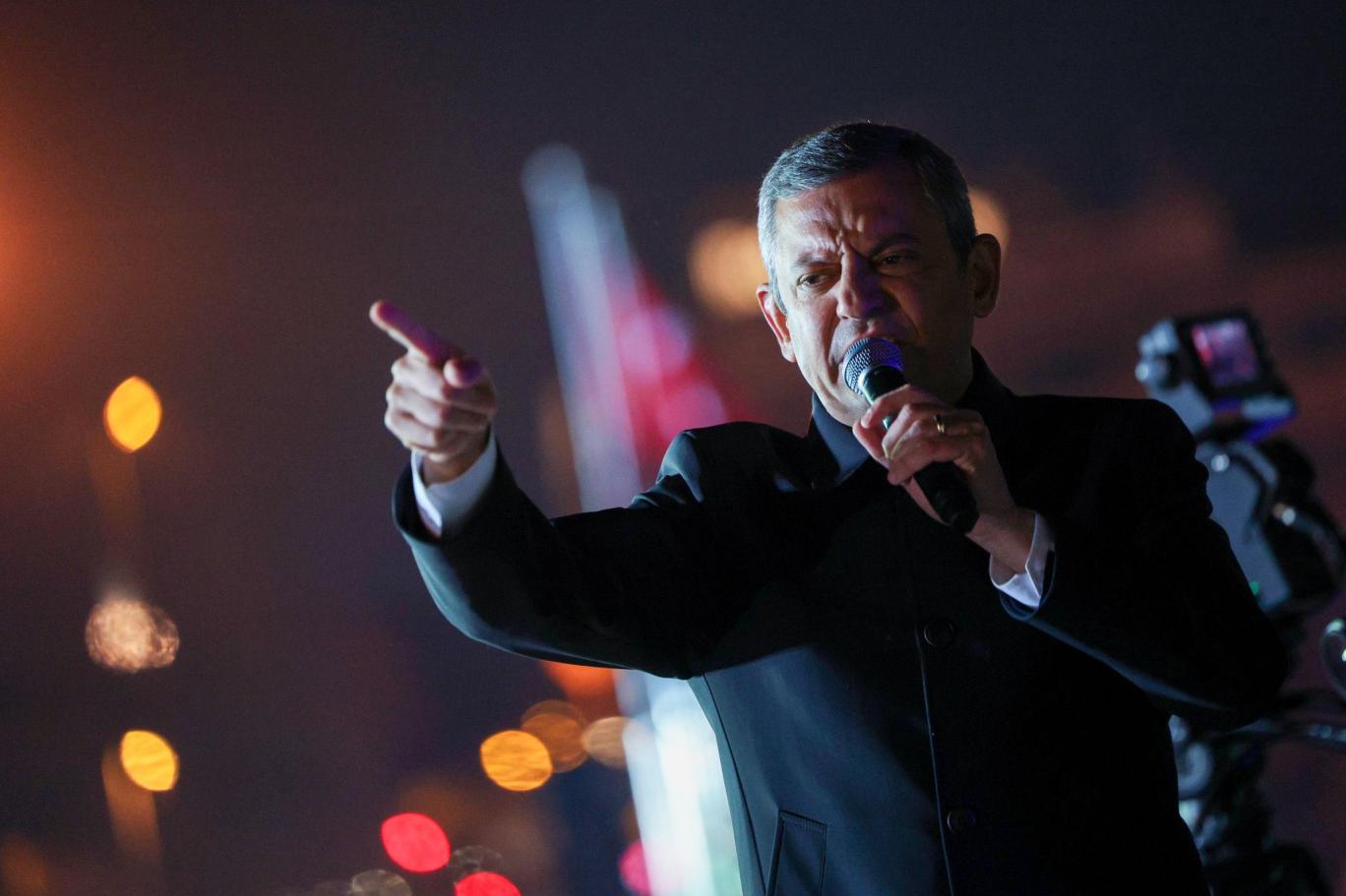 Saraçhane'de 6. gün: CHP lideri Özel  konuşuyor