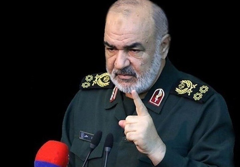 İran Devrim Muhafızları’ndan halka uyarı