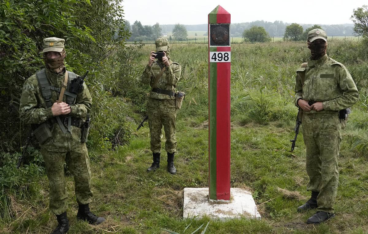 Polonya'dan Belarus ile olan sınır kapılarını kapatma kararı