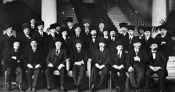 Bir halkın direnişten devlete yolculuğu:  Lozan Barış Antlaşması'nın 102. yılı - Manşet Haber