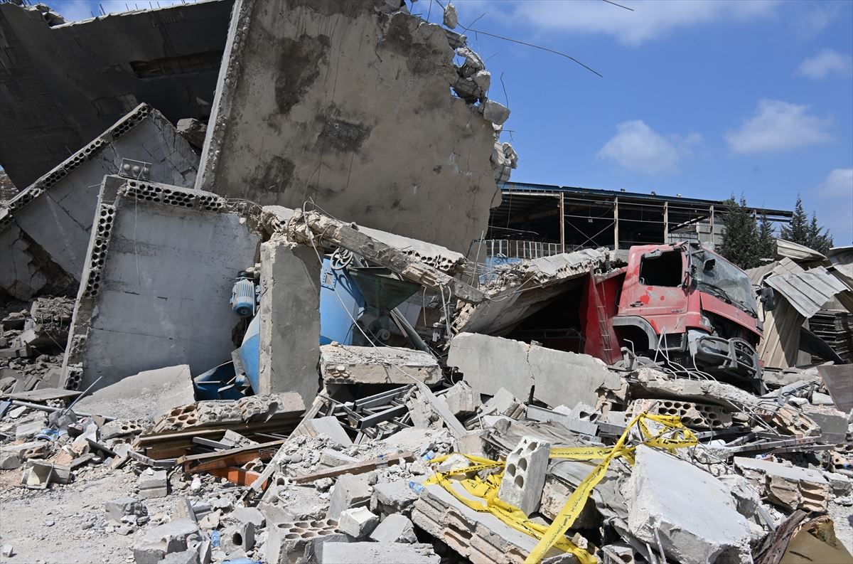 İsrail'den Lübnan'a saldırı: 1'i çocuk 10 kişi yaralandı