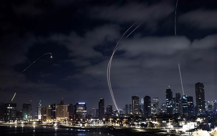 İran’dan İsrail’e nokta atışı: Komuta merkezi kamikaze İHA’larla vuruldu!