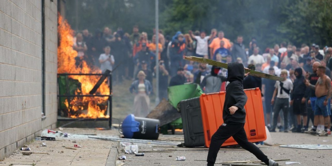 Almanya'da protesto sırasında araçlı saldırı: Yaralılar var!