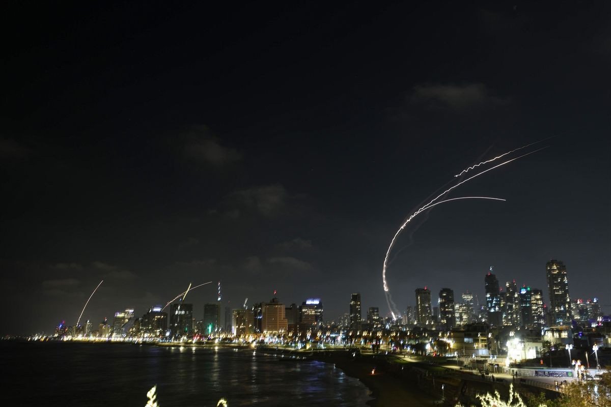 İran'dan İsrail'e yeni füze saldırısı: 4 yaralı