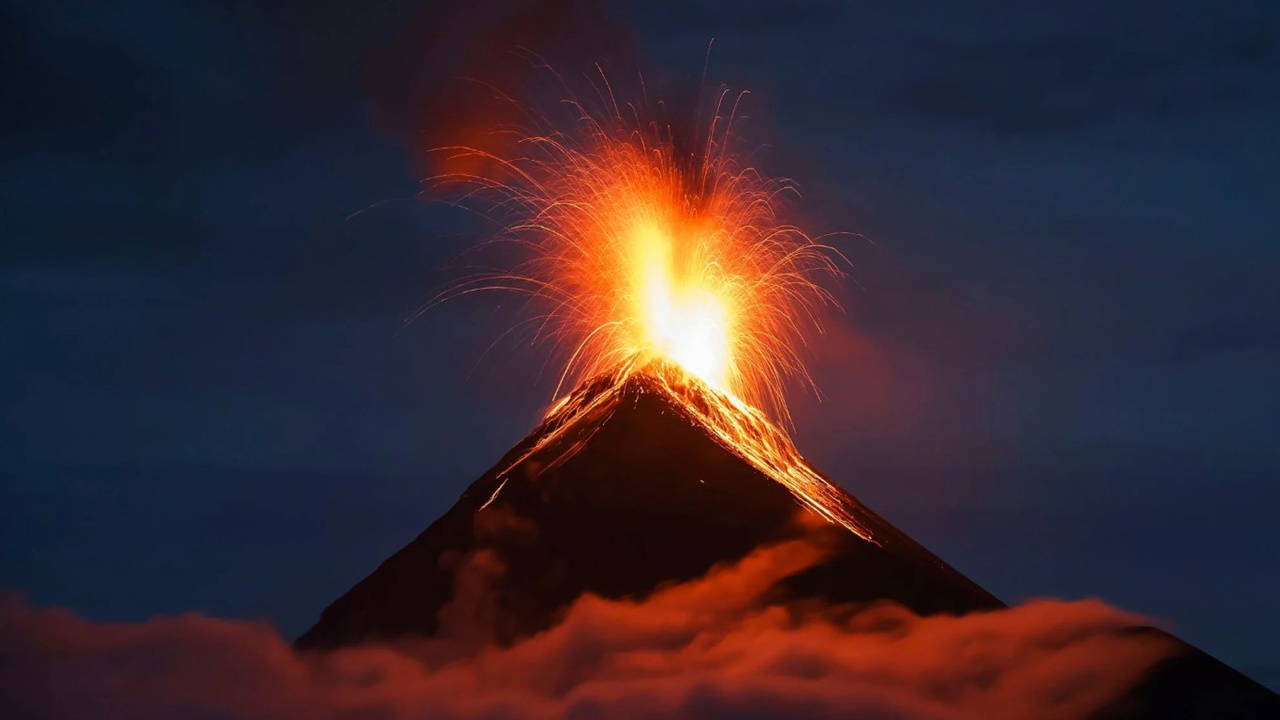 Guatemala'da fuego yanardağı patladı: 700'den fazla kişi tahliye edildi