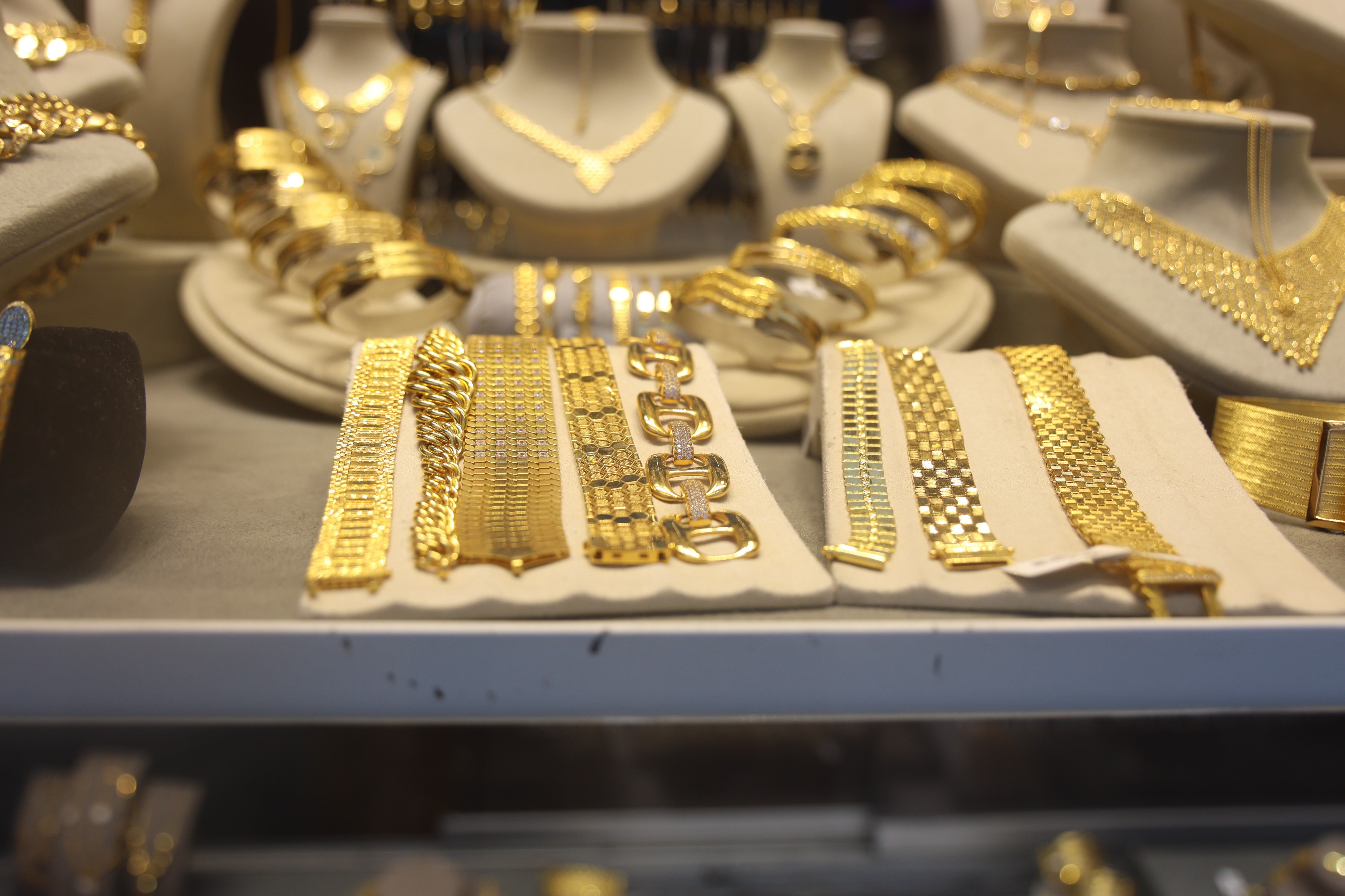 Piyasadaki sahte dolar söylentisi altına talebi arttırdı