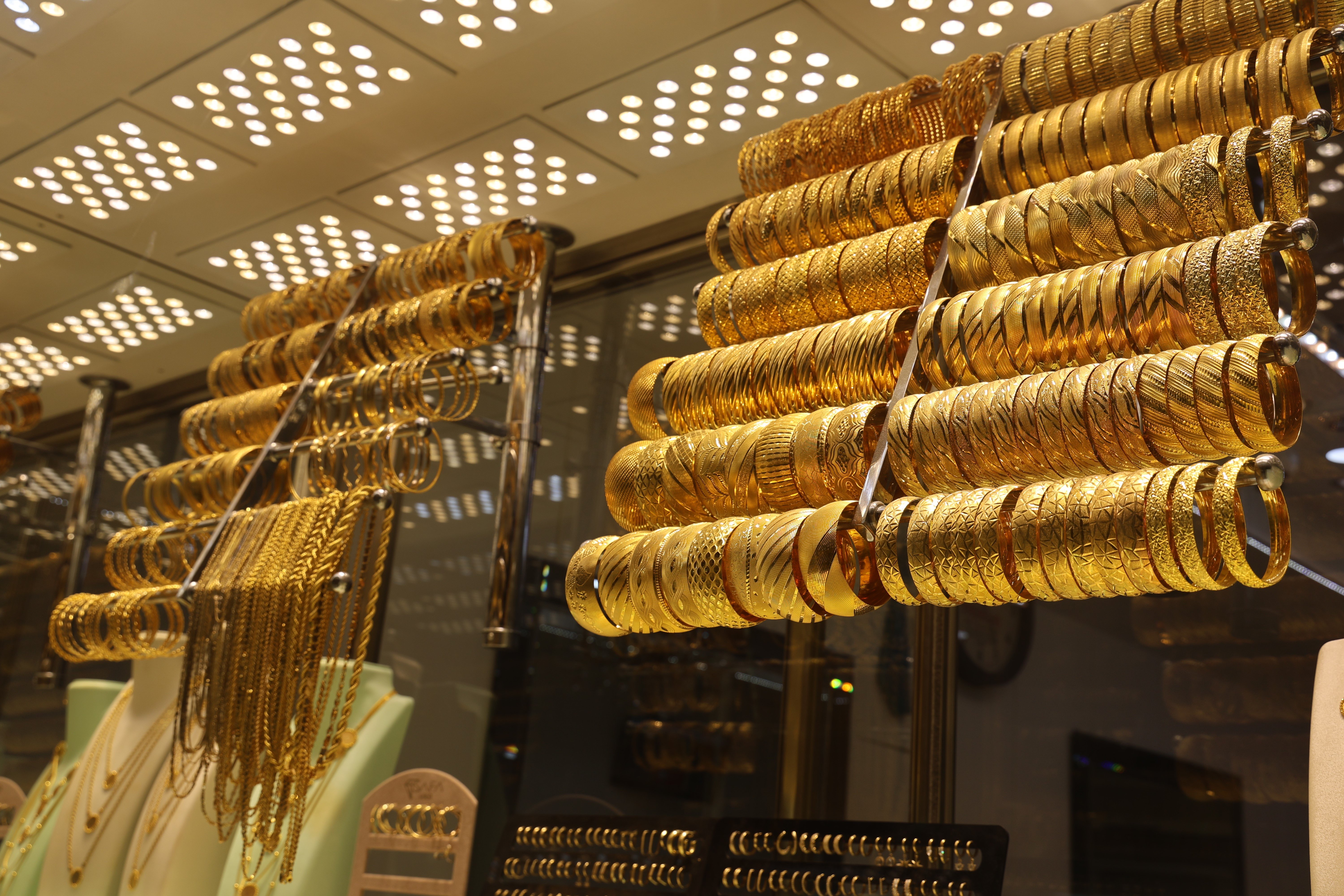 Dolardan korkan altına yöneliyor