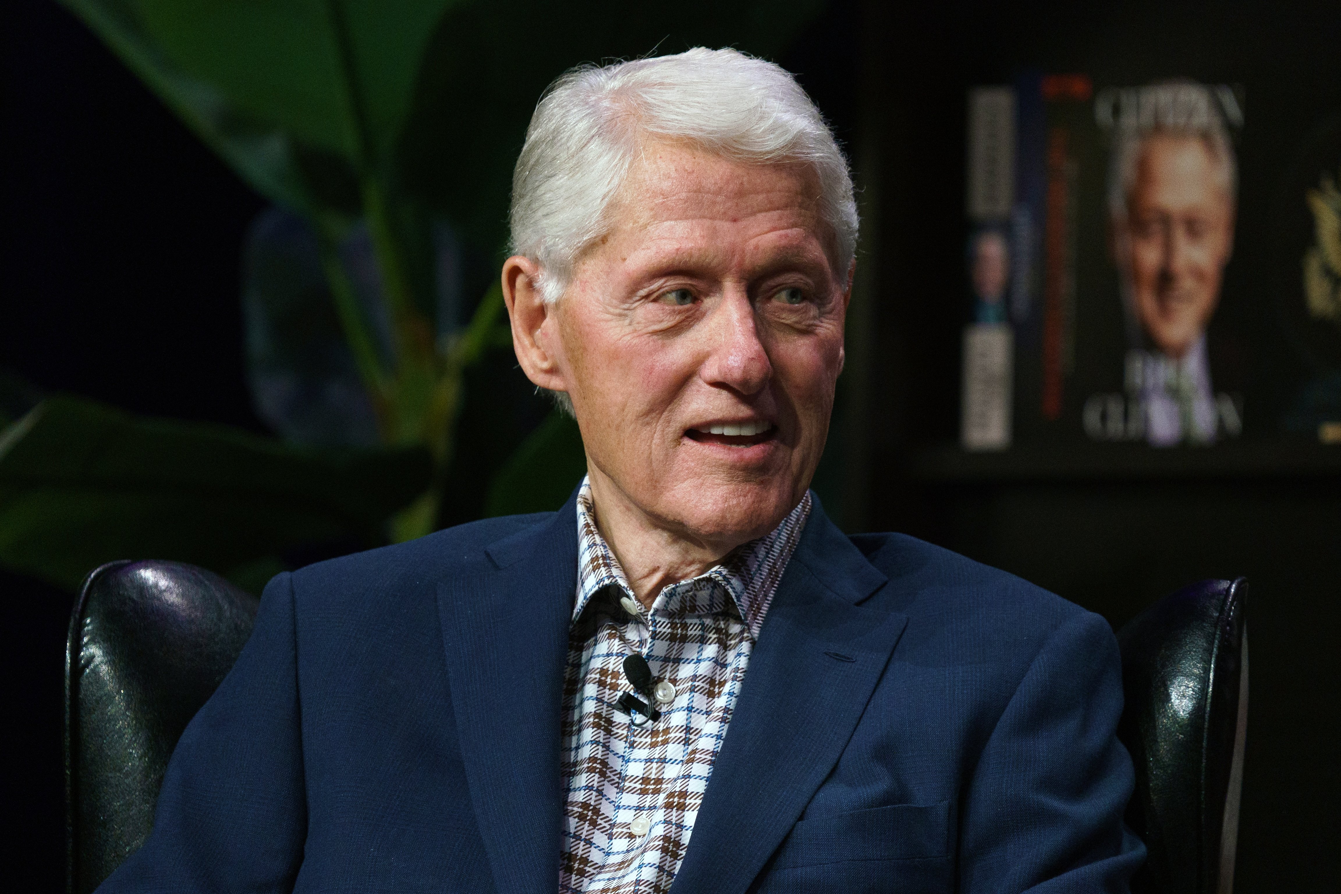 Eski ABD Başkanı Clinton Hastaneye Kaldırıldı