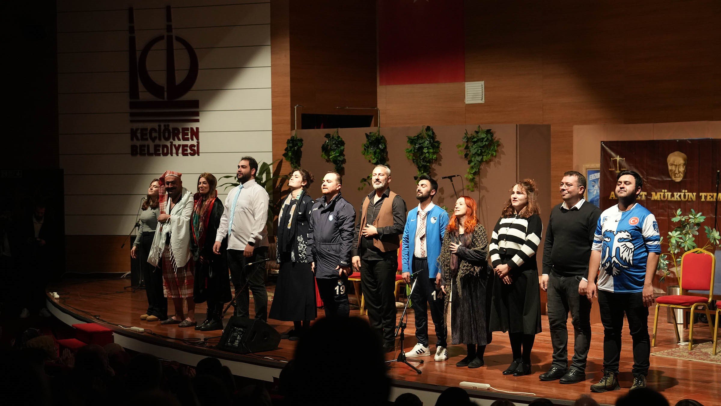 “Devamsız İşler” Oyunu Keçiören’de Sahnelendi