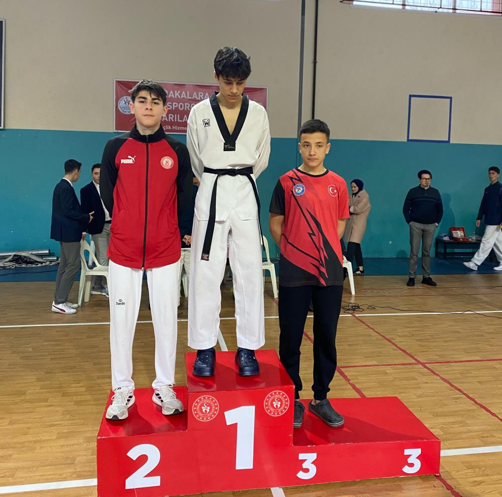 Şehzadeler Belediyesinin tekvandocularından büyük başarı