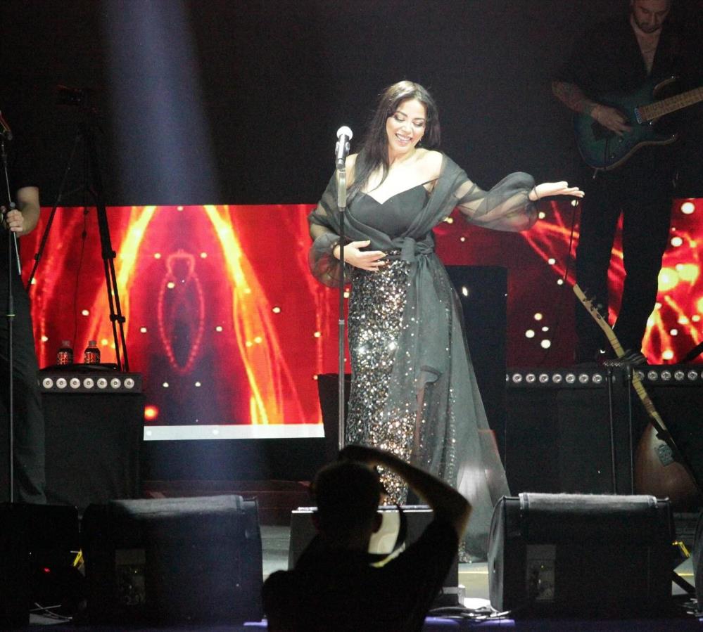 47. Honaz Kiraz Festivalinde muhteşem Zara konseri - Manşet Haber