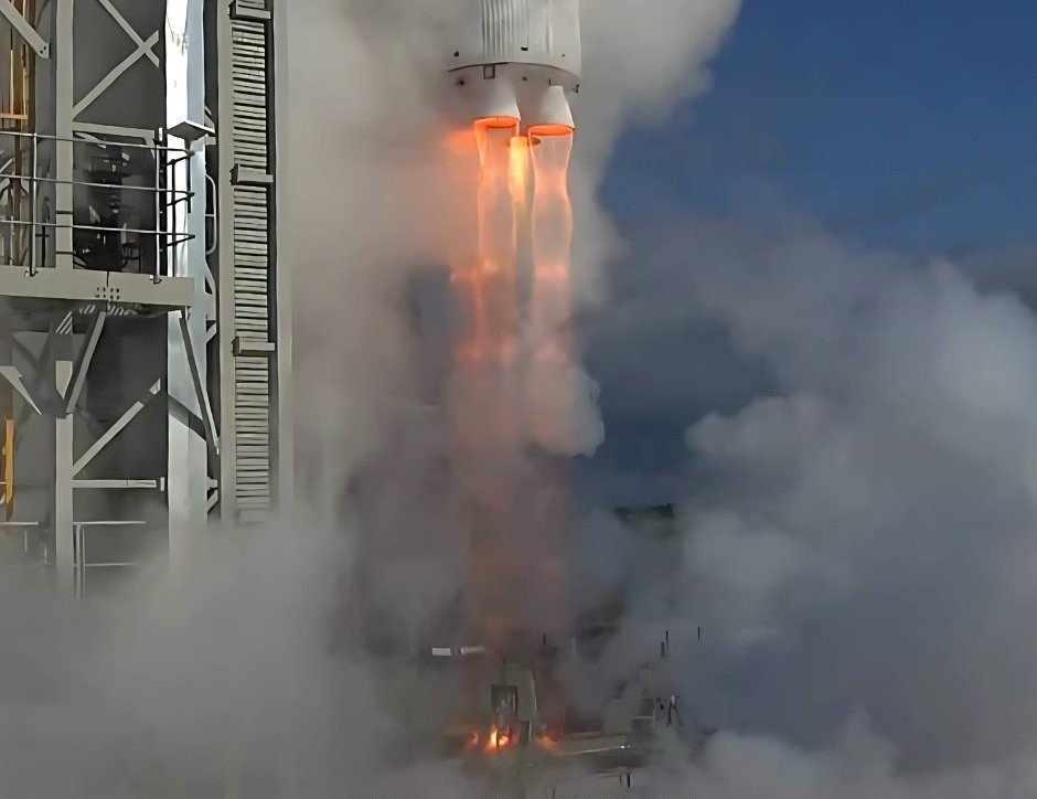 Yerel üretim roket 14 saniyede gökyüzünden düştü!
