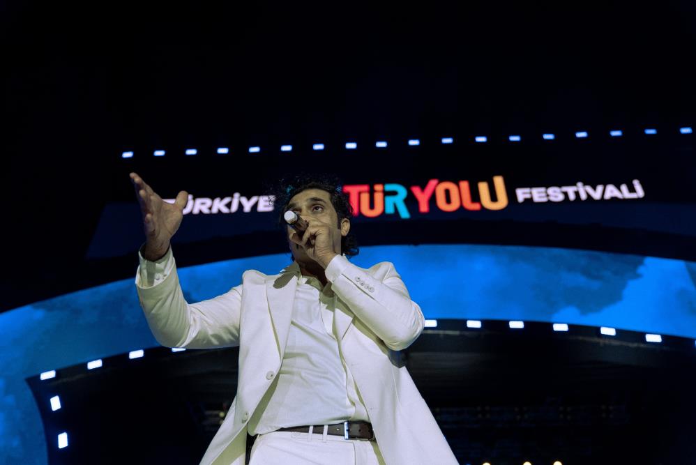 Ünlü şarkıcı Bayhan on binleri coşturdu - Manşet Haber