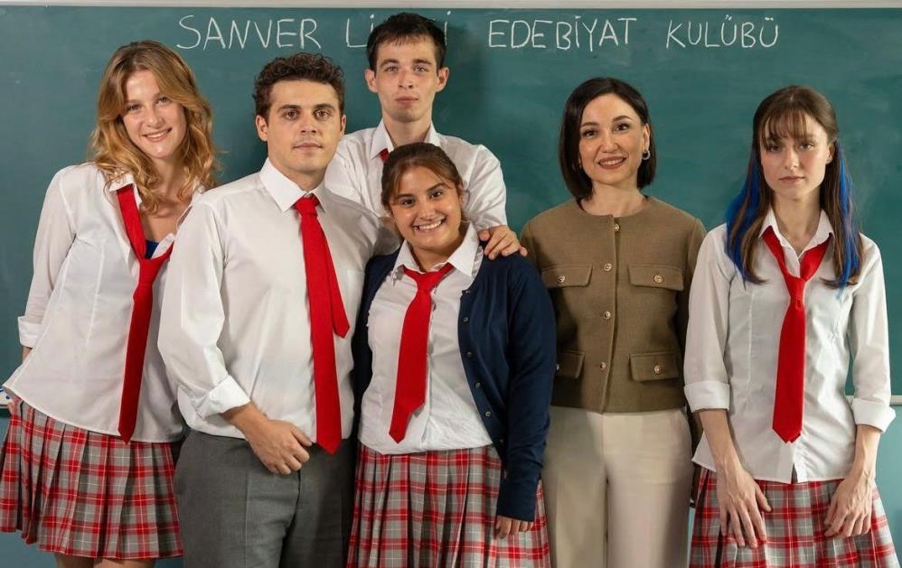 Tiyatrodan ekrana: Nilüfer Bayraktutan’ın parlayan oyunculuk yolculuğu - Manşet Haber