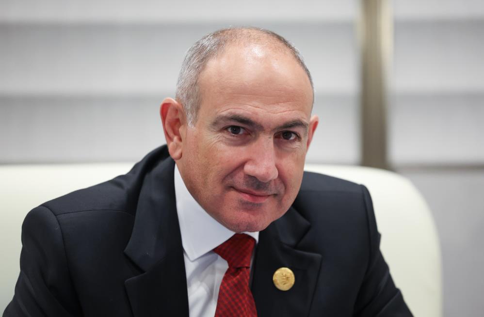 Azerbaycan, Paşinyan'ın uçağının hava sahasını kullanmasına izin verdi