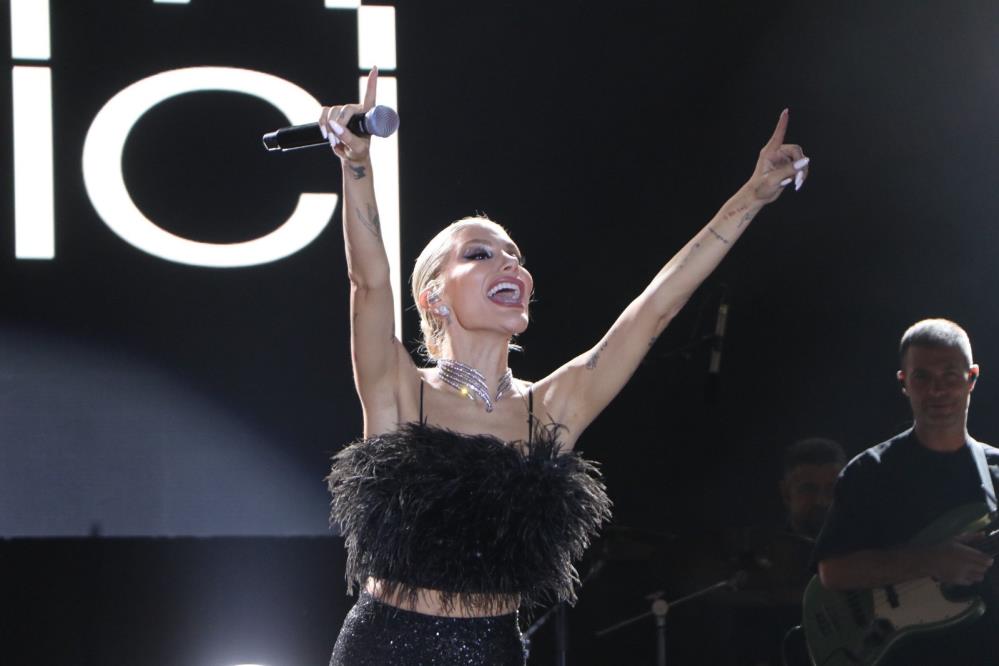 Söke’nin kurtuluşunun 103. yılında İrem Derici coşkusu - Manşet Haber