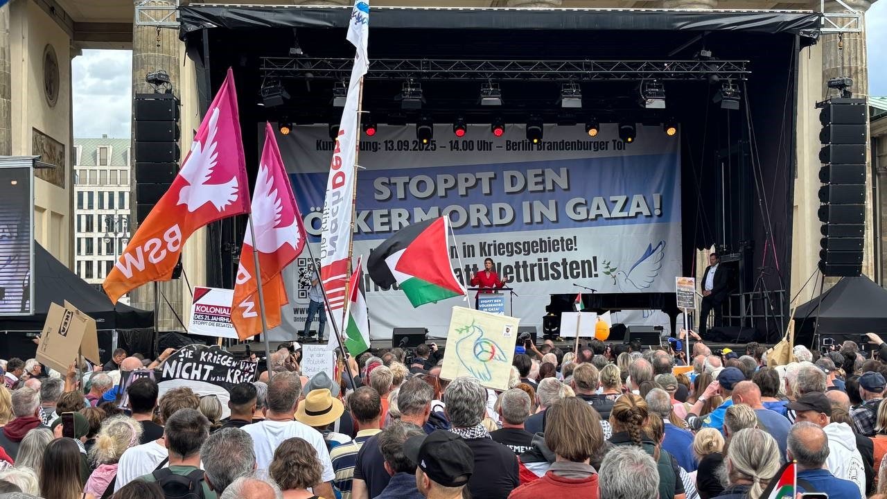 Berlin’de binlerce kişiden 