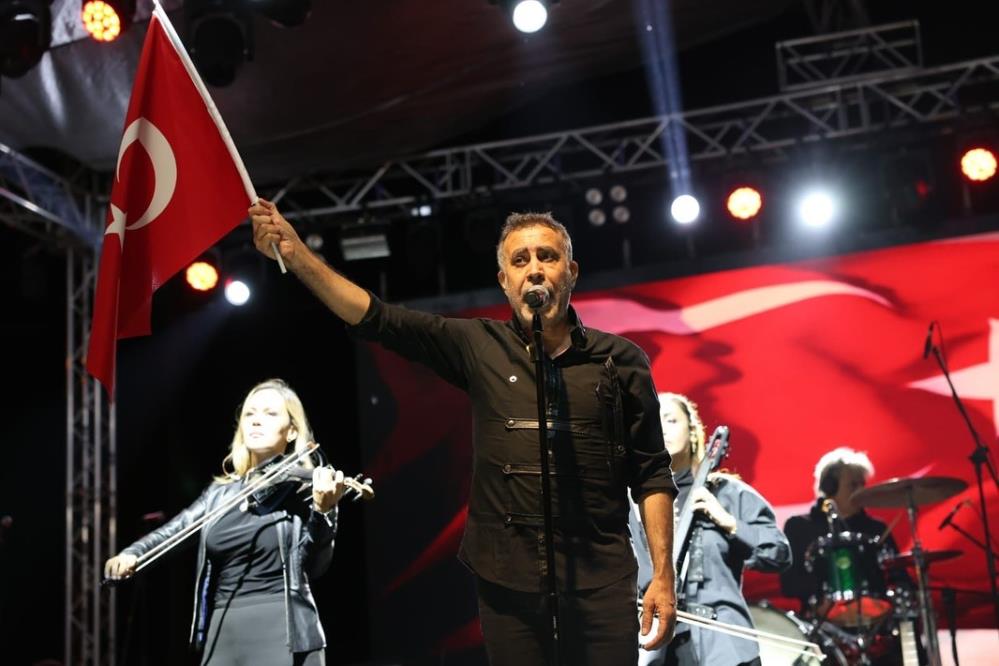 Festival coşkusu Haluk Levent ile doğruya ulaştı - Manşet Haber