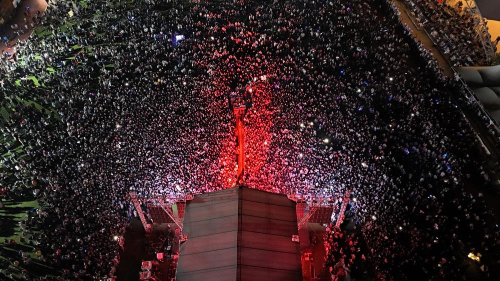 Semicenk hayranları konserde alanı doldurdu - Manşet Haber