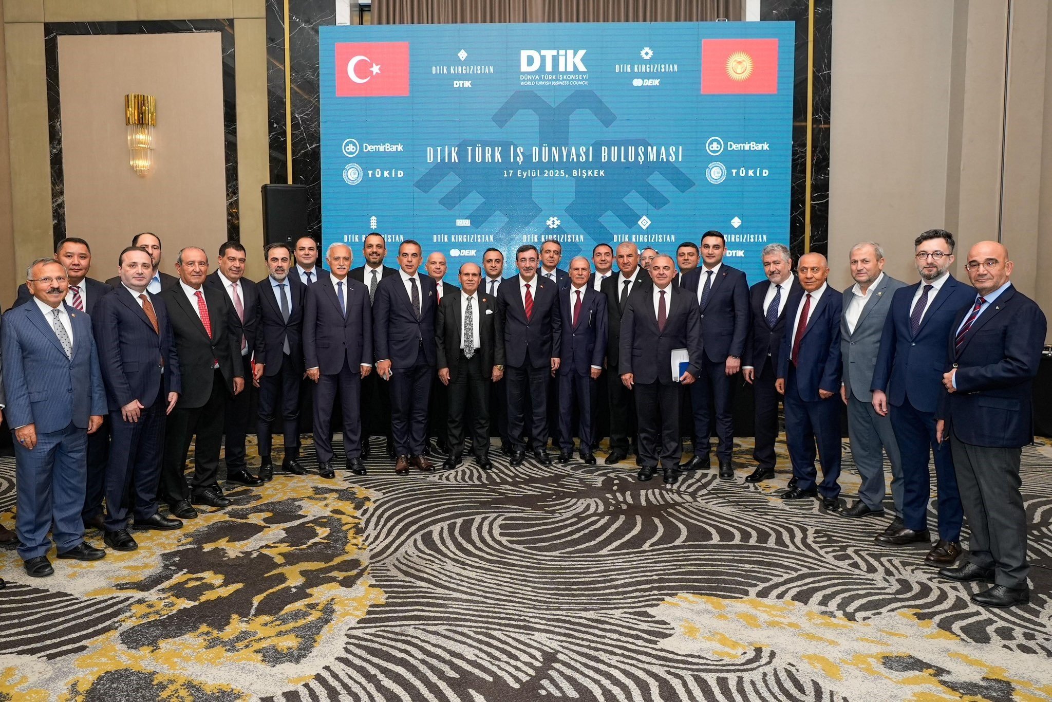 Cumhurbaşkanı Yardımcısı Yılmaz, Kırgızistan'da Türk iş insanlarıyla buluştu - Manşet Haber