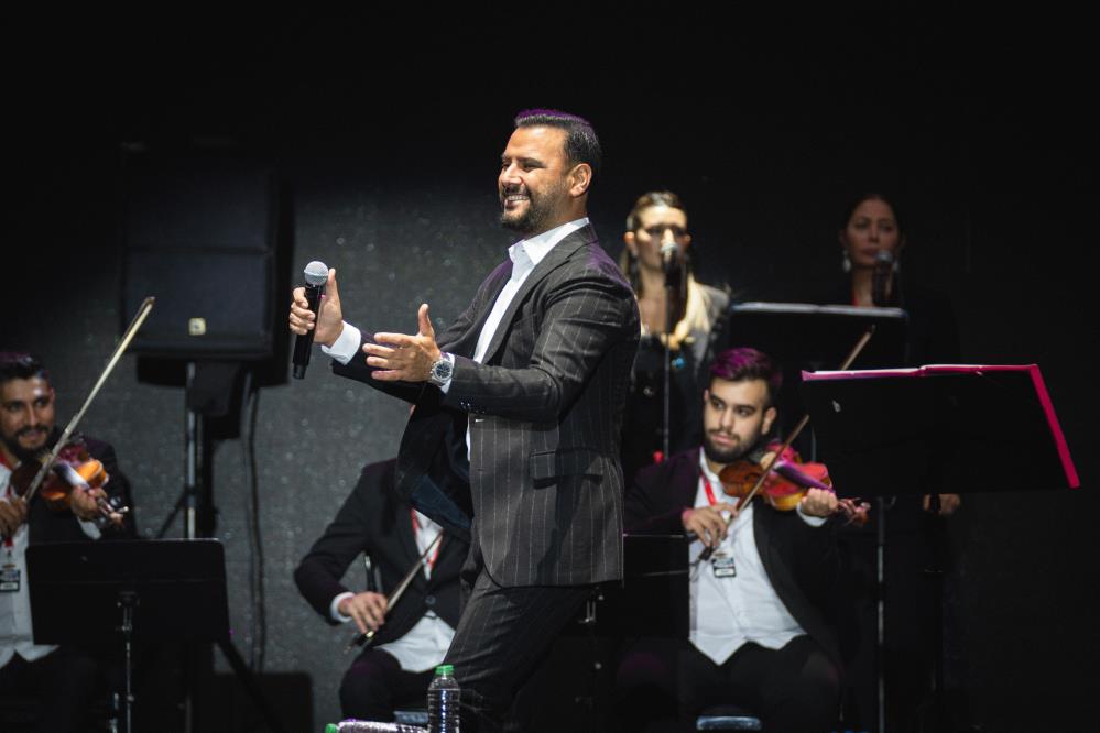 Alişan yıllar sonra memleketi Bingöl’de sahne aldı - Manşet Haber