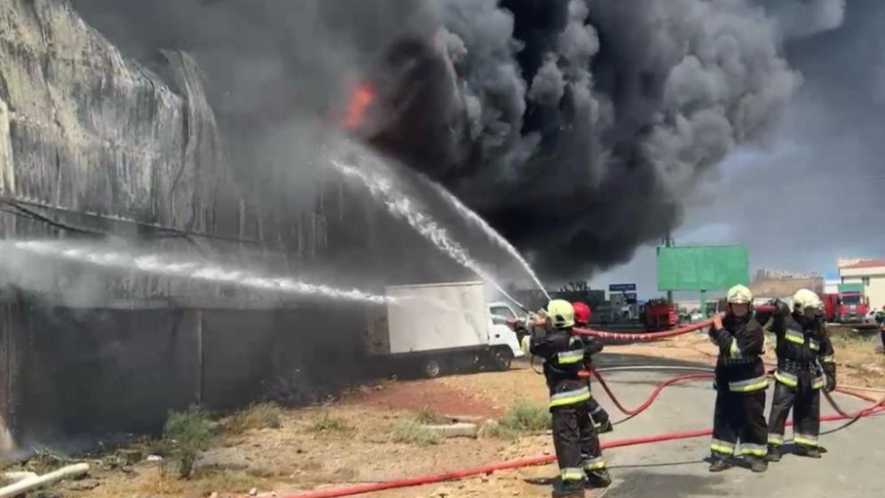 Azerbaycan'da alışveriş merkezinde yangın!