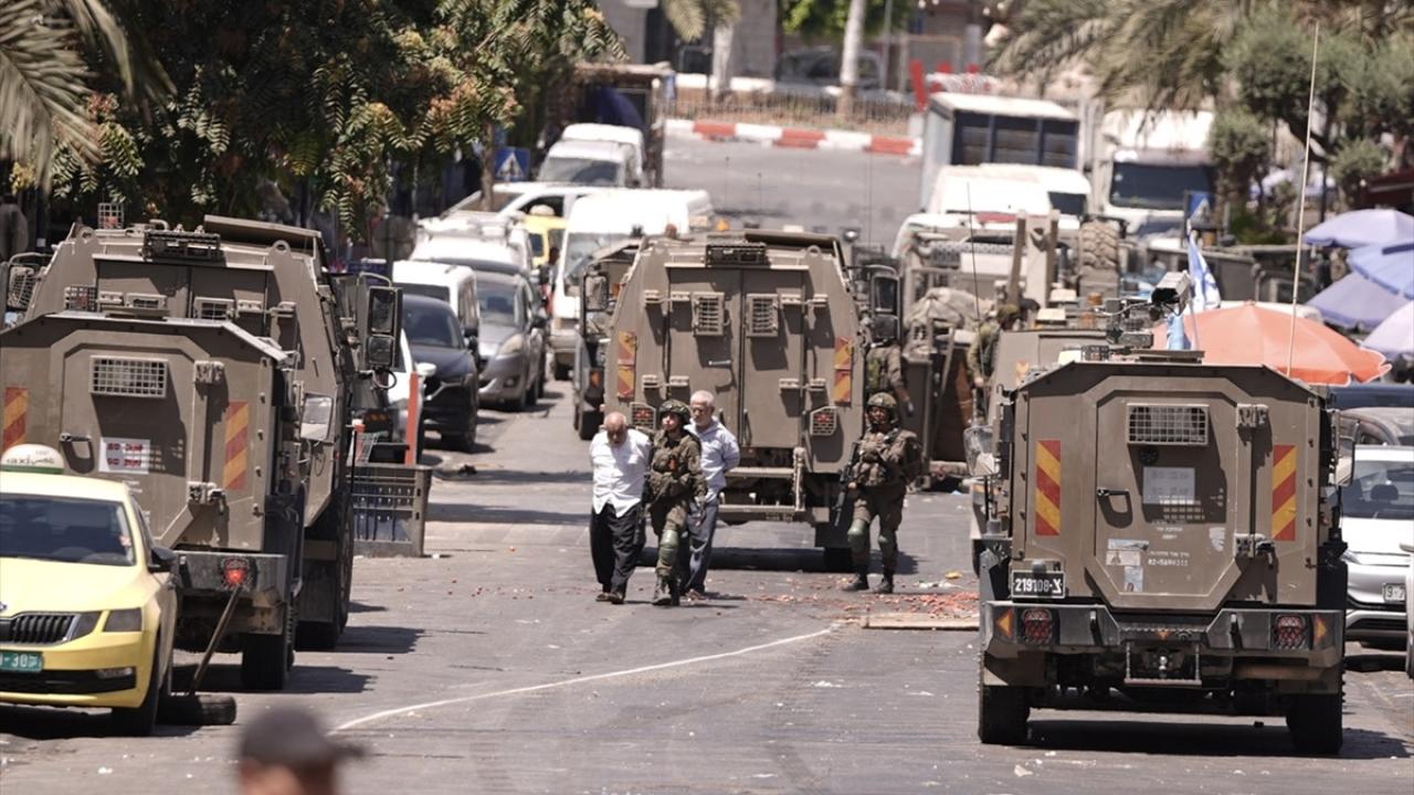 İsrail askerlerinden Batı Şeria’ya baskın: El Halil belediye başkanı tutuklandı