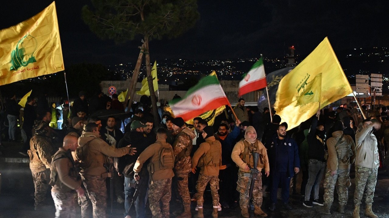 Lübnan'da gerilim tırmanıyor: Hizbullah destekçileri yollara döküldü!