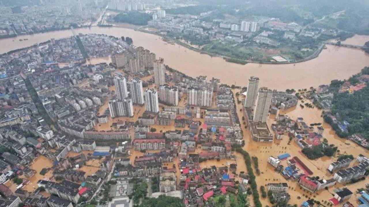 Çin'de sel felaketi: 10 ölü, 33 kayıp