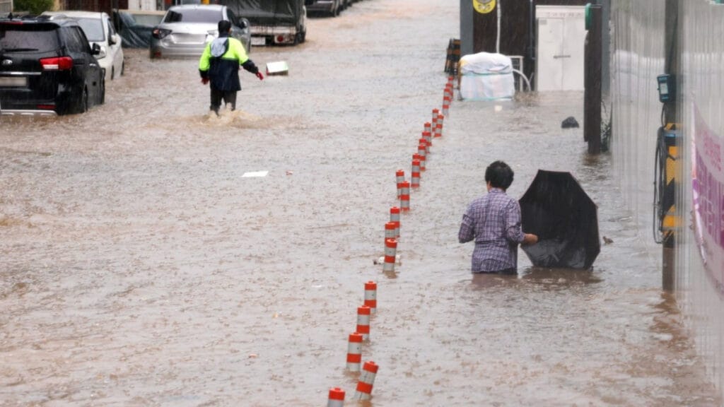 Güney Kore’de şiddetli yağışlarda can kaybı 19’a yükseldi