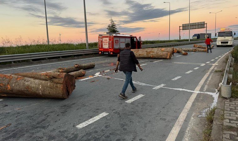 Tomruk yüklü kamyonla çarpıştı: 3 kişi yaralandı!