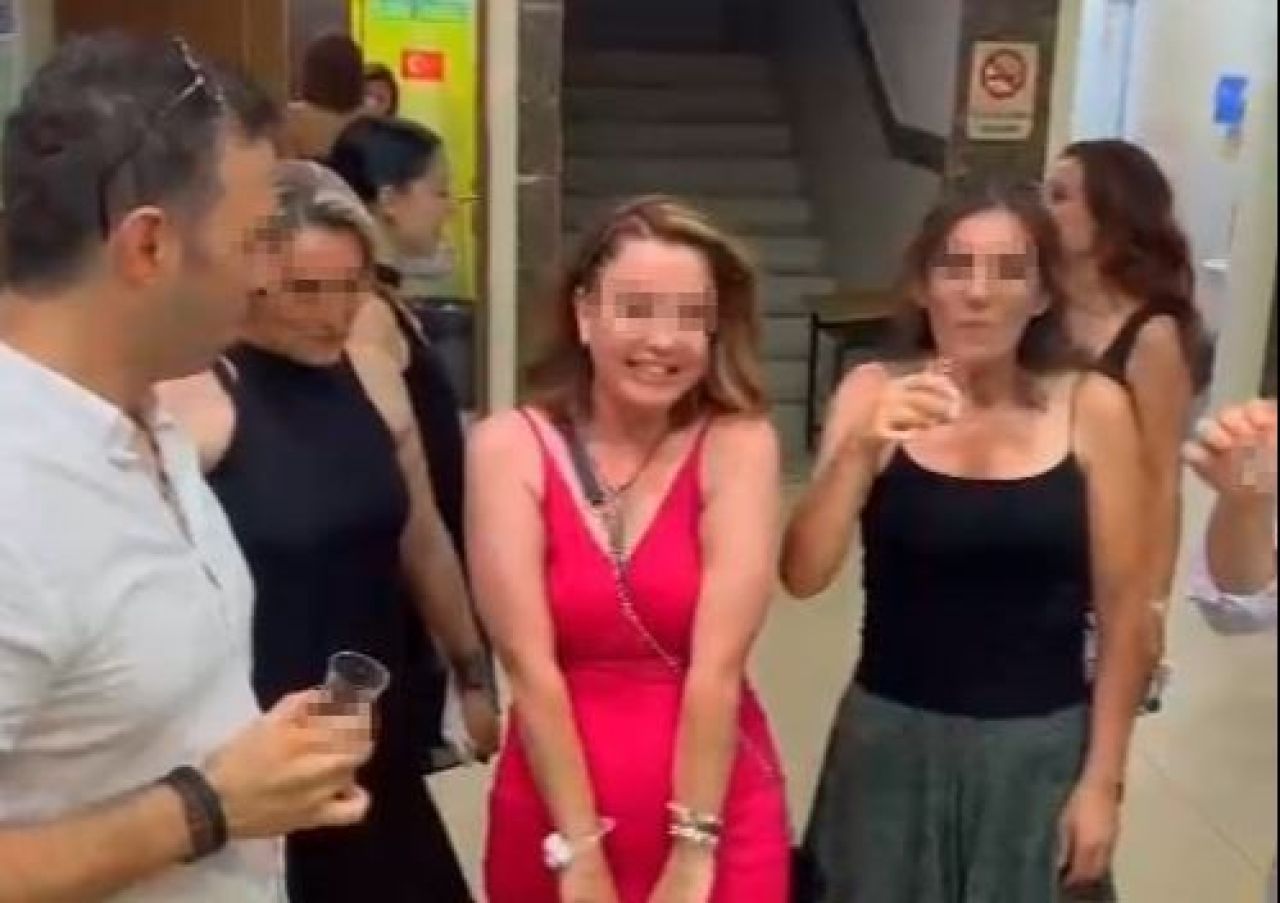 Okulda şampanya patlatan öğretmenlere ceza