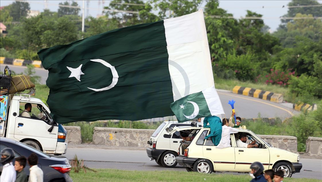 Pakistan’da bağımsızlık günü kutlamalarında havaya ateş açıldı: 3 ölü