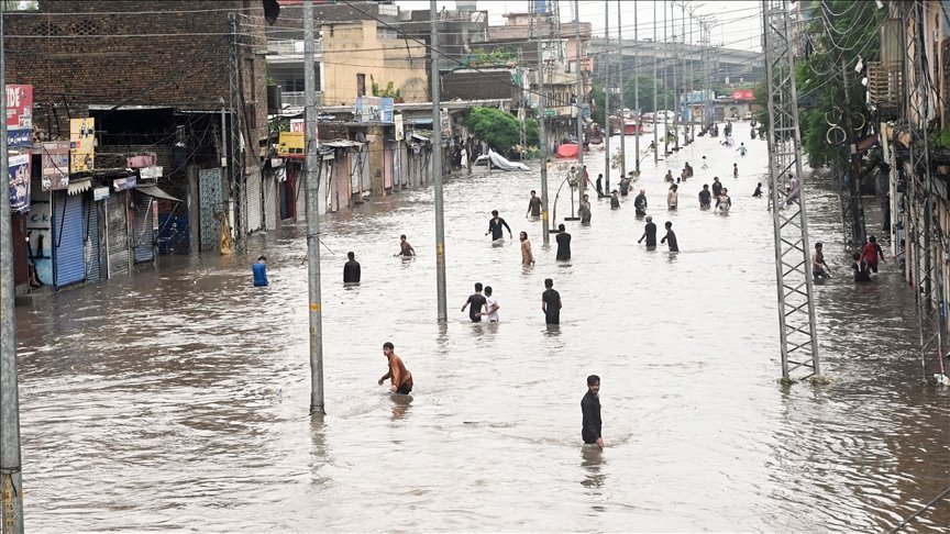 Pakistan’da muson yağışlarında can kaybı 920’ye yükseldi