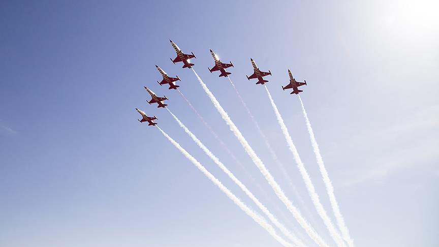 Türk Yıldızları TEKNOFEST'te vatandaşlara unutulmaz anlar yaşattı