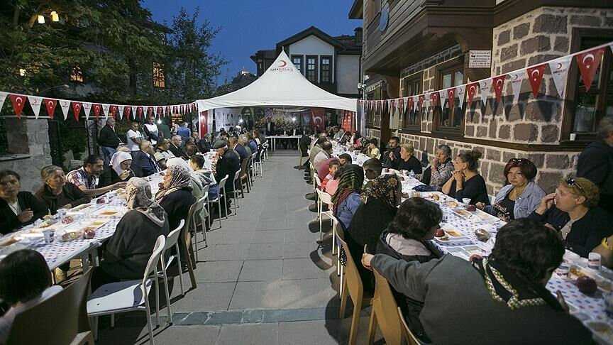 Ücretsiz iftar çadırları