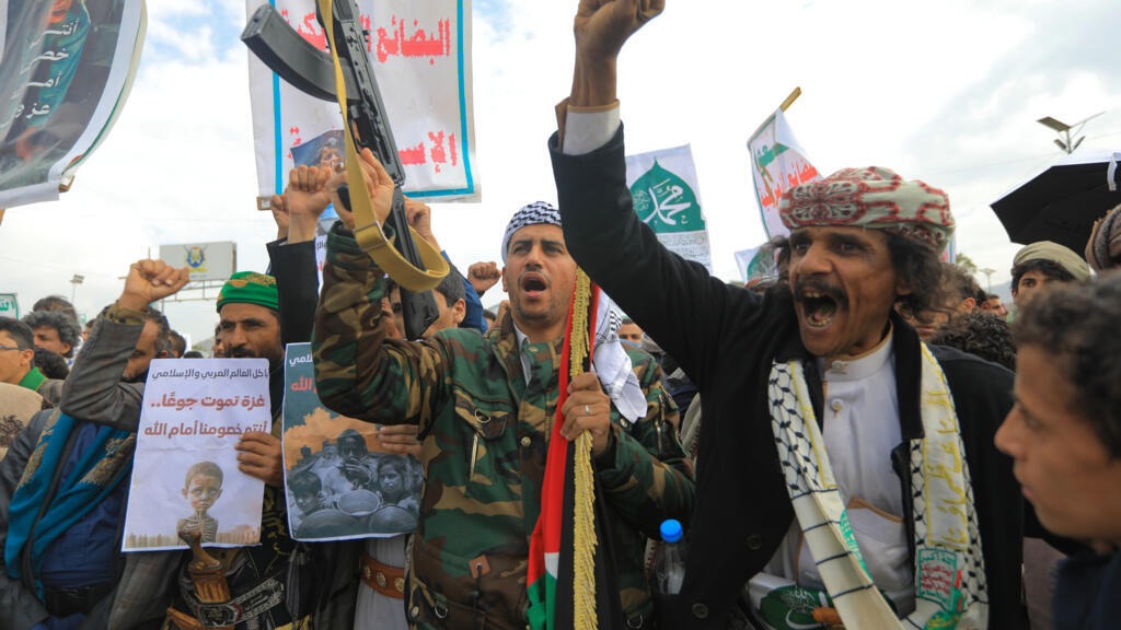 İsrail saldırısında ölen 12 Husi yetkili için cenaze töreni düzenlendi