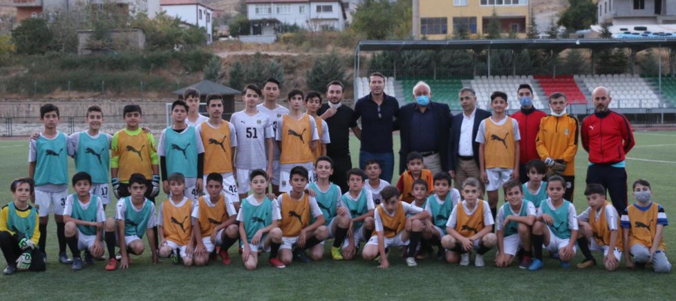 Bayram Bektaş'tan Yerköyspor Futbol Akademisi'ne ziyaret  