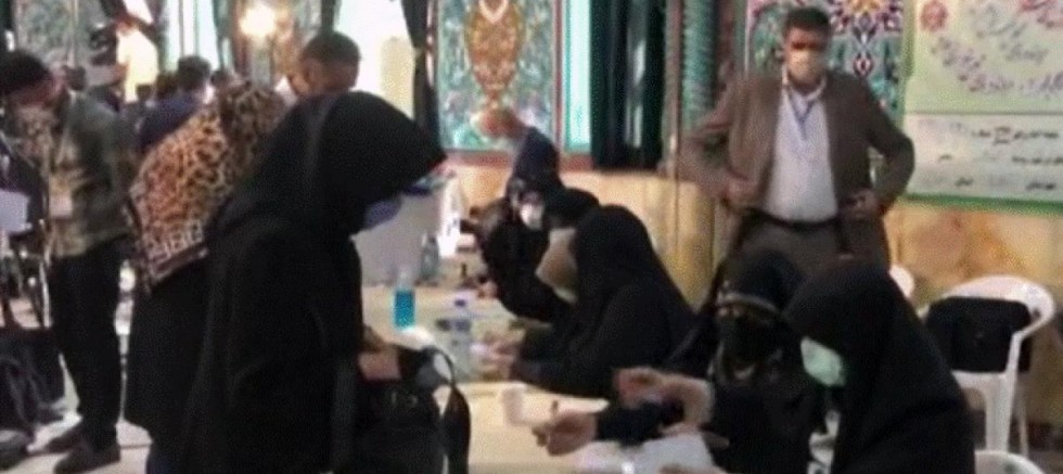 İran'da halk cumhurbaşkanlığı seçimi için sandık başında