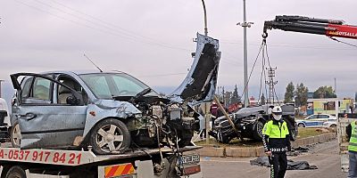 #Antalya #Otomobil #Kaza #Çarpışma #Ölü #Yaralı