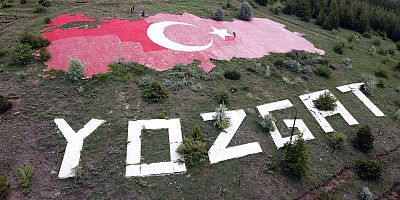 Bin 400 metrekare büyüklüğündeki Türk Bayrağını boyamak için seferber oldu