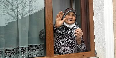Koronavirüsü yenen 80 yaşındaki Nazmiye nineden mesaj