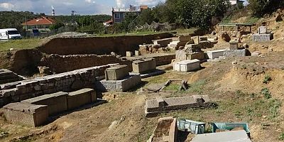 Parion’da anne ve çocuğuna ait iki bin yıllık mezar bulundu
