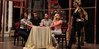 Sahne Tozu Tiyatrosu, Haldun Dormen'in oyunuyla perdelerini açıyor