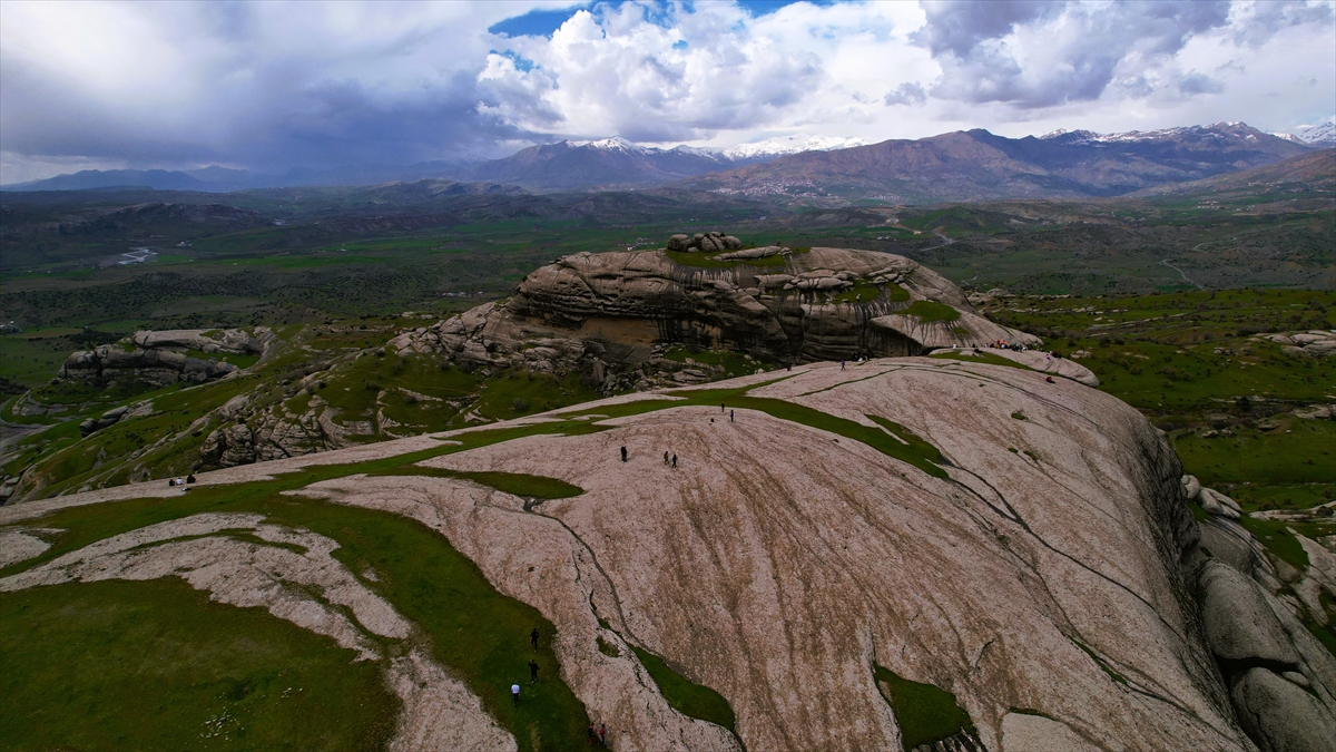 Diyarbakır’da 5 bin yıllık kale doğaseverlerin rotası oldu