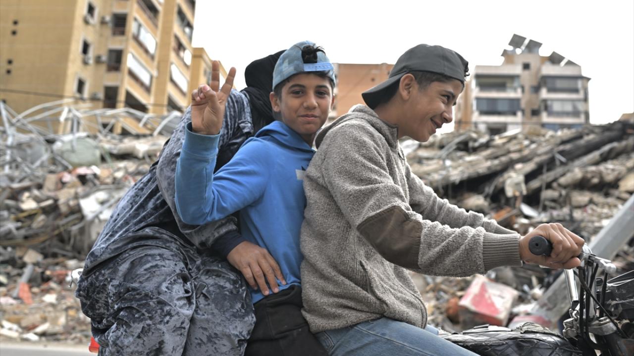 Sığınaklardan gün ışığına: 10 günlük ateşkes yüzleri güldürdü