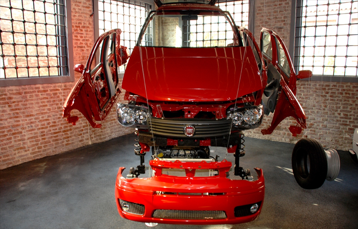 Bursa’daki otomotiv müzesi bayramda ziyaretçi akınına uğradı