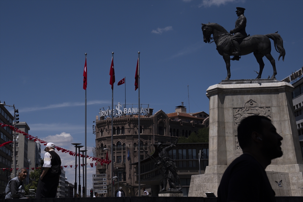 Havalar ısındı, Ankara sokakları boş kaldı