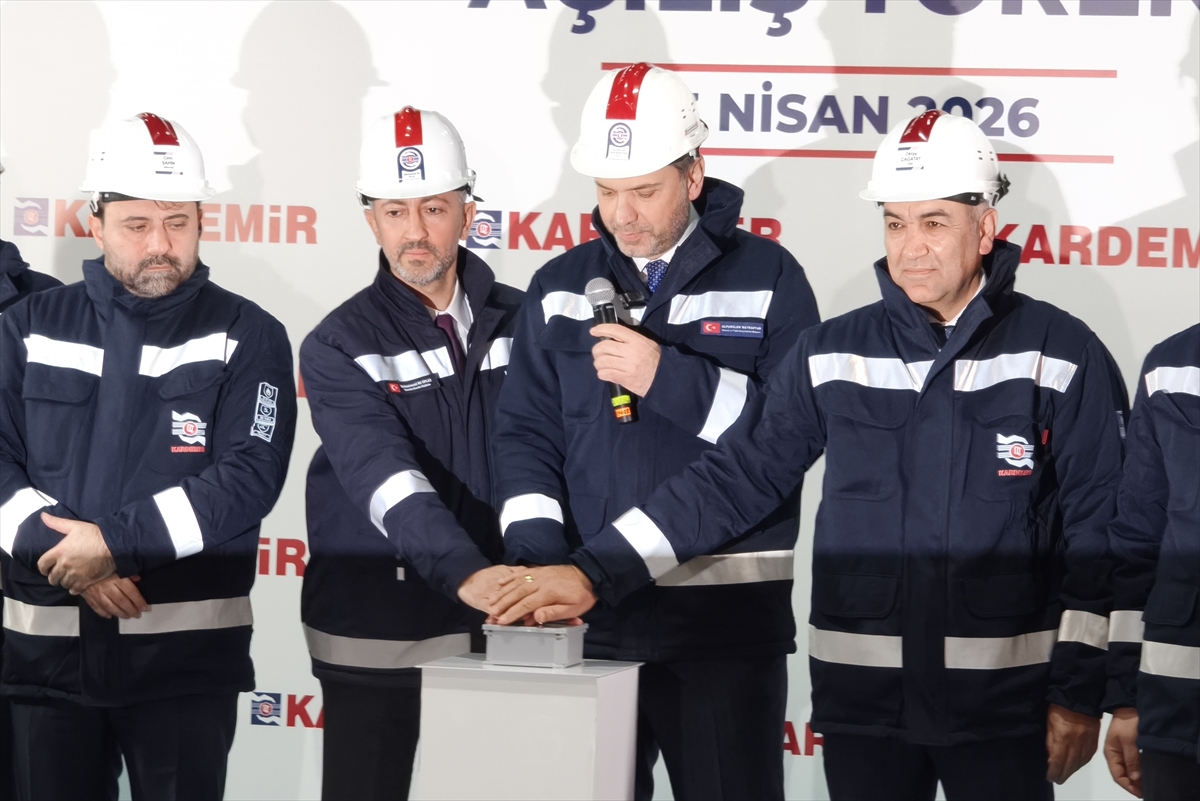 AA-20260403-41006107-41006106-BAKAN_BAYRAKTAR_KARDEMIR_2_NOLU_SUREKLI_DOKUM_MAKINESI_ACILIS_TORENINDE_KONUSTU