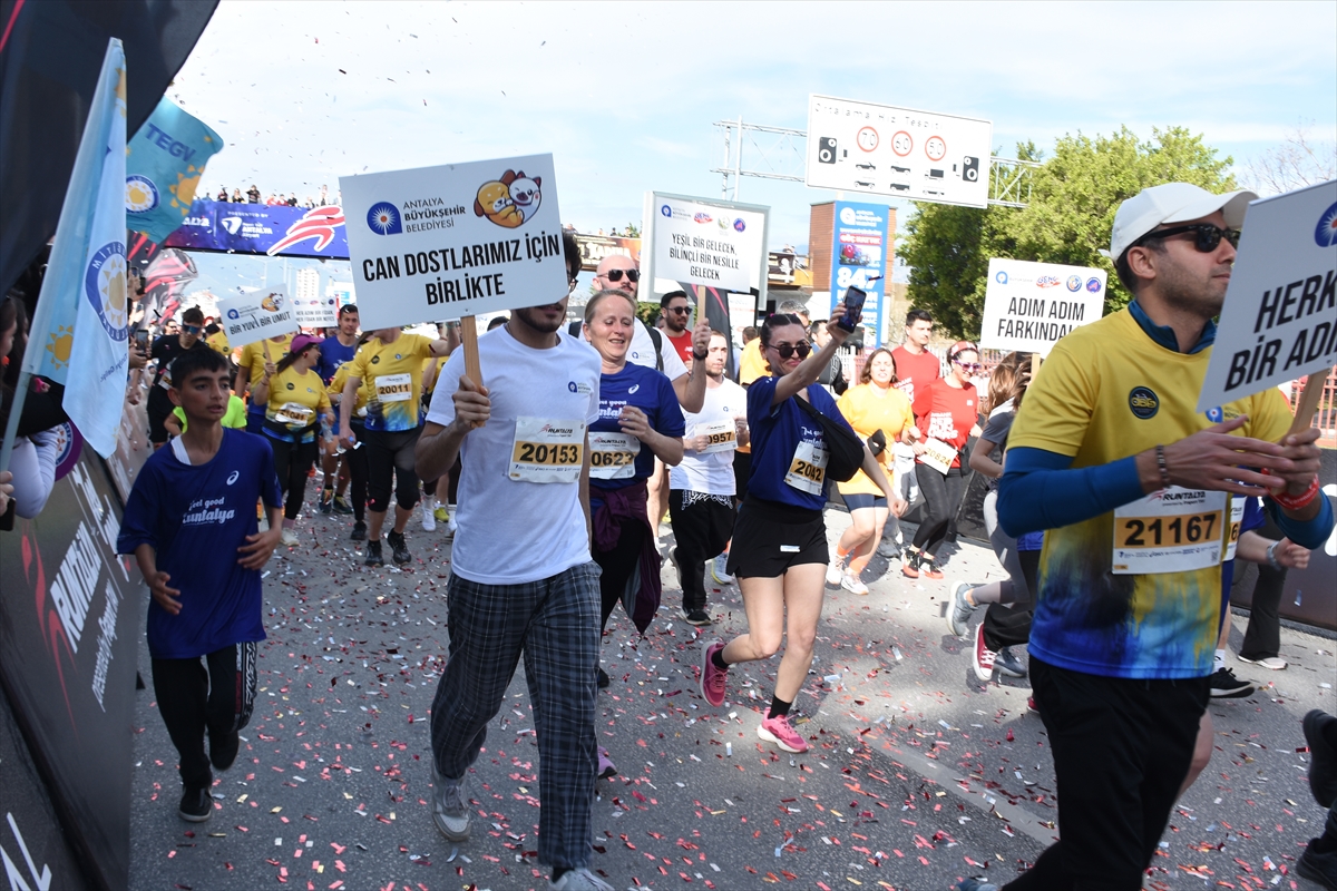 AA-20260405-41020747-41020740-ANTALYADA_21_ULUSLARARASI_RUNTALYA_MARATONU_BASLADI